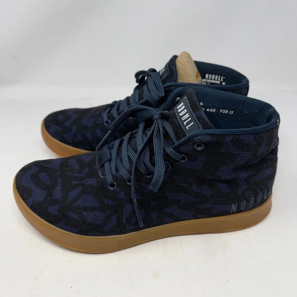 NOBULL Canvas Mid Trainer Mens 7.5 Womens 9 Navy Camo Excellent Gum Sole Sneaker